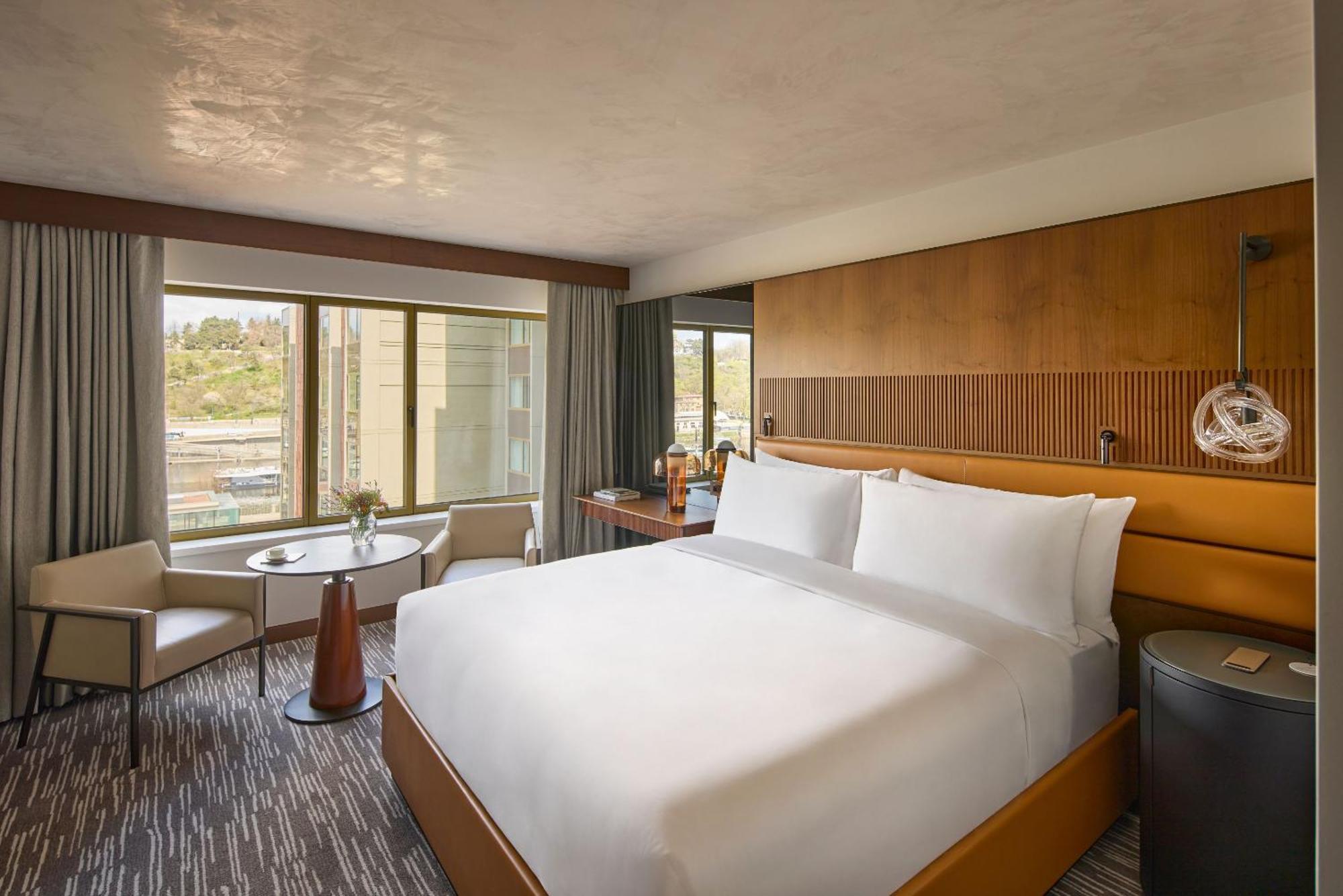 Fairmont Golden 5*
